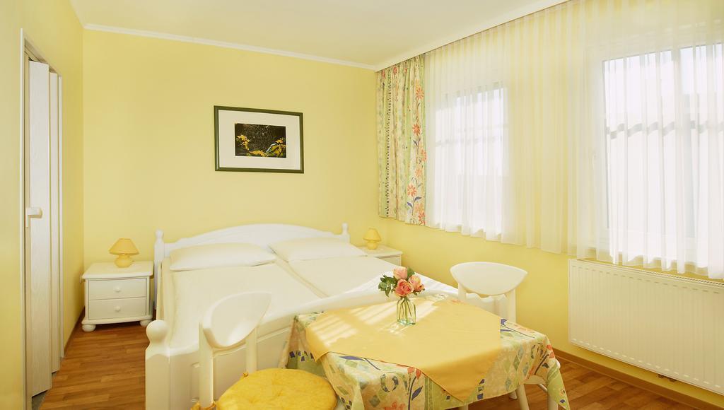 Gaestezimmer Helga Sommer Fertőmeggyes Szoba fotó