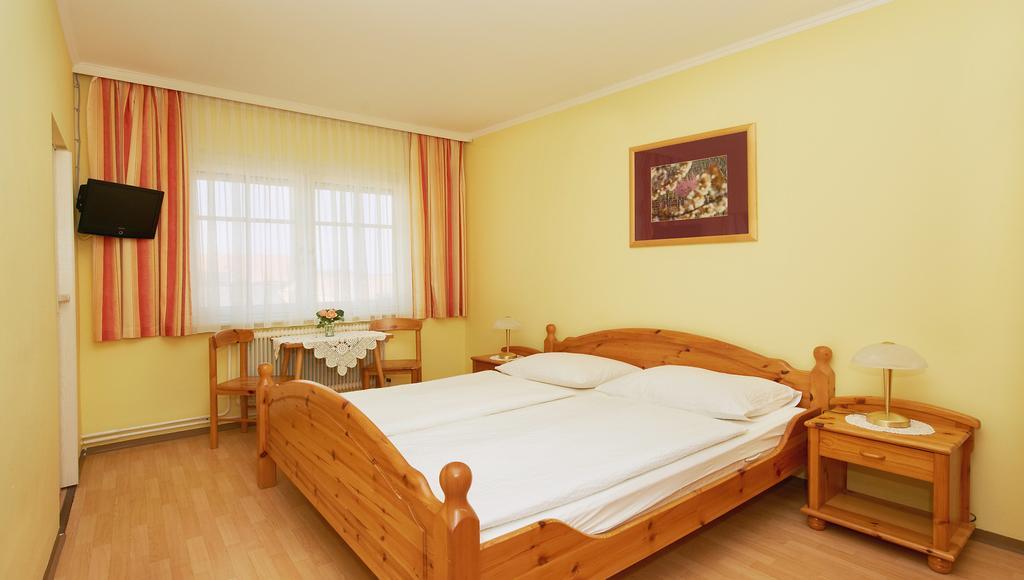 Gaestezimmer Helga Sommer Fertőmeggyes Szoba fotó